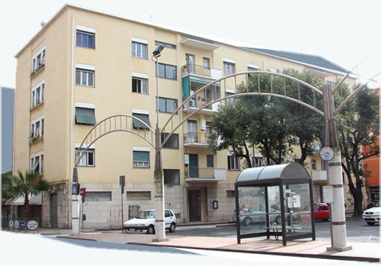 Il nostro ufficio si trova al secondo piano di questa palazzina in centro a Recco